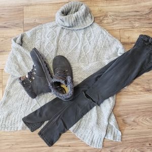 Bearpaw booties❄️